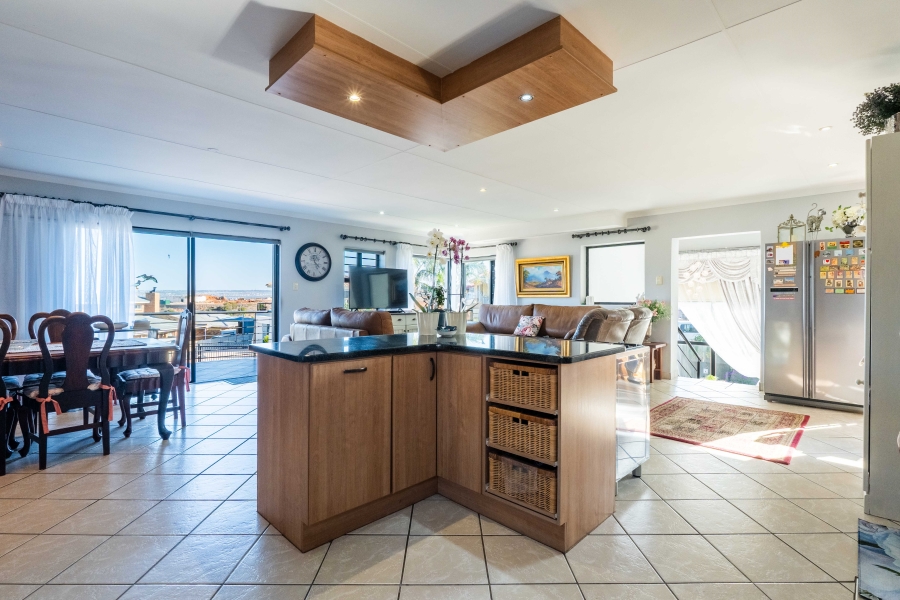 4 Bedroom Property for Sale in Menkenkop Western Cape